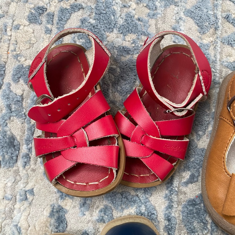 Salt water red sandals size 4
